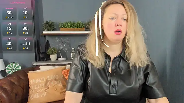 JesiaFoxi online show from November 2025 01:32:02 PM