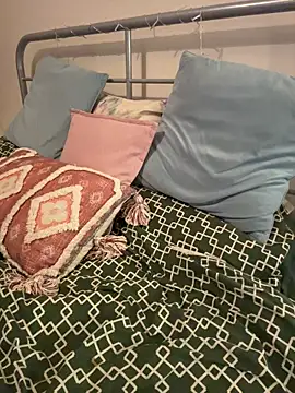 saskiapierce online show from October 2025 05:40:02 PM