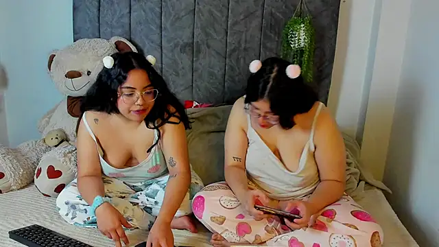 maddie-and-chelsea- online show from February 2026 06:23:01 PM