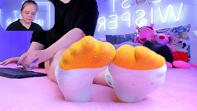 Snapshot of footfetish_baby chatting on December 2024 04:37:01 PM footfetish baby online show from December 2024 04:37:01 PM