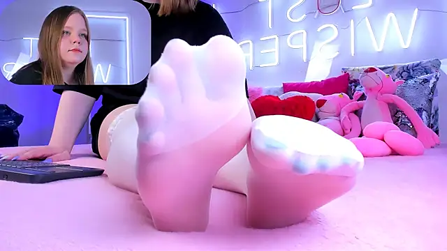 Snapshot of footfetish_baby chatting on December 2024 05:00:01 PM footfetish baby online show from December 2024 05:00:01 PM