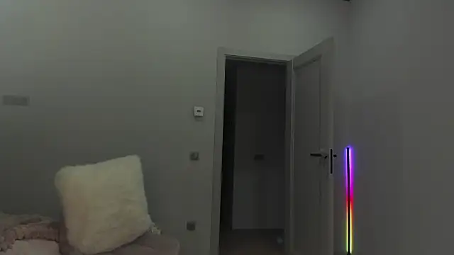  cometoseeme  online show from October 2025 03:00:01 PM