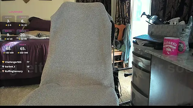 Peaches N Kreme online show from January 2025 10:01:01 PM