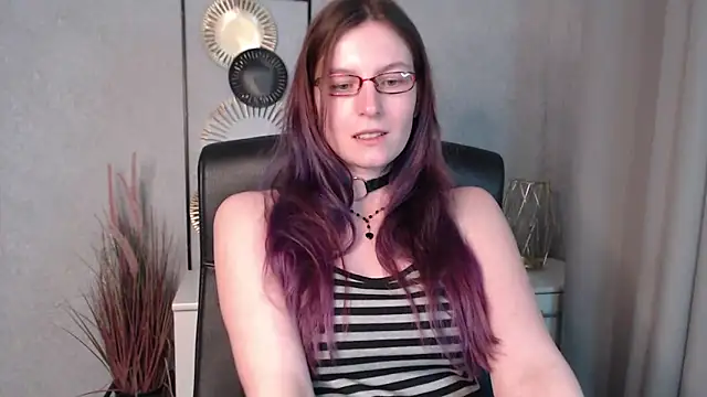 emmaxDelight online show from December 2024 07:45:02 PM