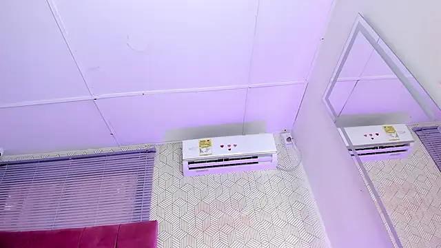 quianna  online show from February 2025 10:25:02 PM