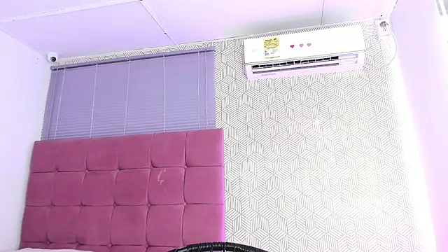 quianna  online show from March 2025 07:13:02 PM