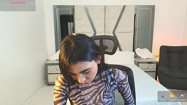 lilithTeen1  online show from December 2024 02:00:01 PM