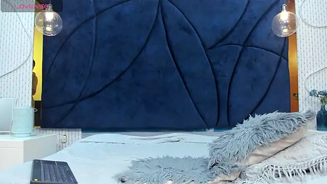 LARISSAEVANS online show from February 2025 06:15:02 PM