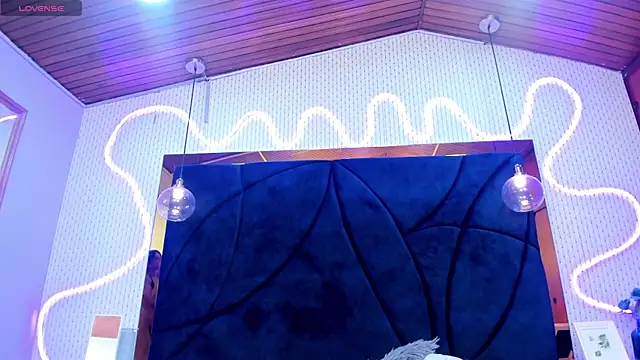 LARISSAEVANS online show from February 2025 06:11:02 PM