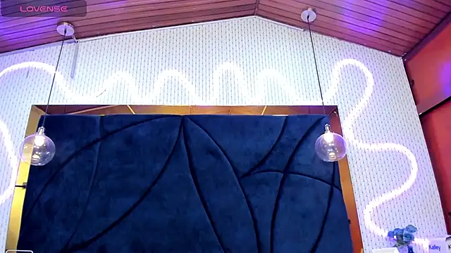 LARISSAEVANS online show from February 2025 03:30:01 PM