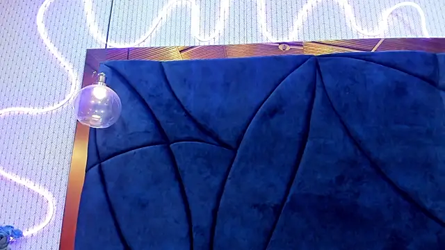 LARISSAEVANS online show from March 2025 05:33:02 PM