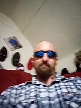 Snapshot of armdy371 chatting on April 2026 06:43:02 AM armdy371 online show from April 2026 06:43:02 AM