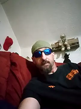 Snapshot of armdy371 chatting on April 2026 03:02:01 AM armdy371 online show from April 2026 03:02:01 AM