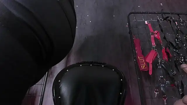 Carolina Arias online show from November 2025 07:27:01 PM