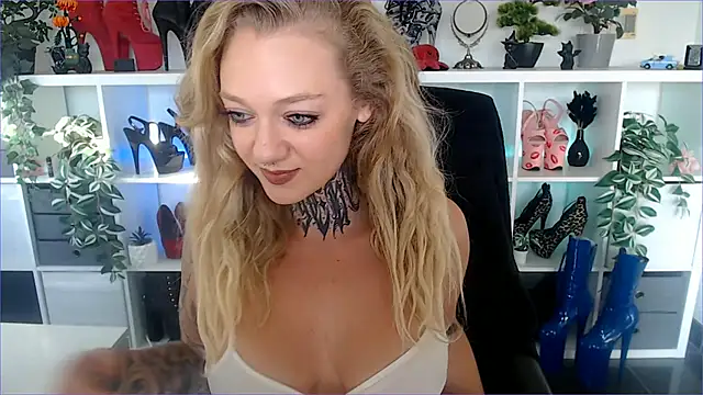 Snapshot of Valery_Venom chatting on May 2026 03:08:01 PM Valery Venom online show from May 2026 03:08:01 PM