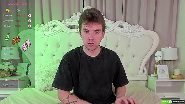 ArthurWhitee online show from October 2025 04:49:01 PM