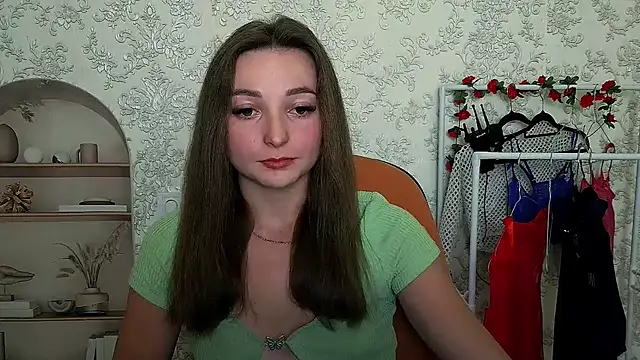  Barbie Kiss  online show from October 2025 02:24:02 PM