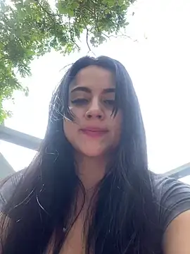 Snapshot of CoralineKam1 chatting on January 2025 03:45:01 PM CoralineKam1 online show from January 2025 03:45:01 PM