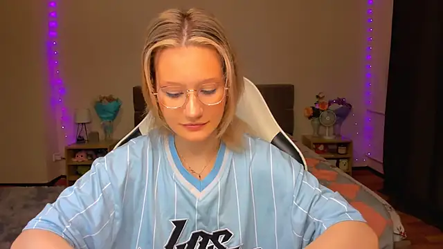 DearLia online show from September 2025 08:42:01 PM