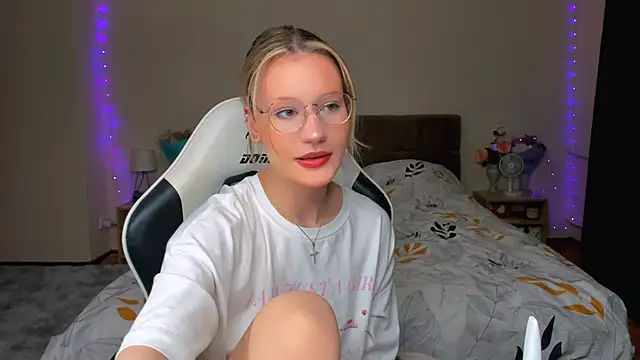 DearLia online show from September 2025 08:12:02 PM