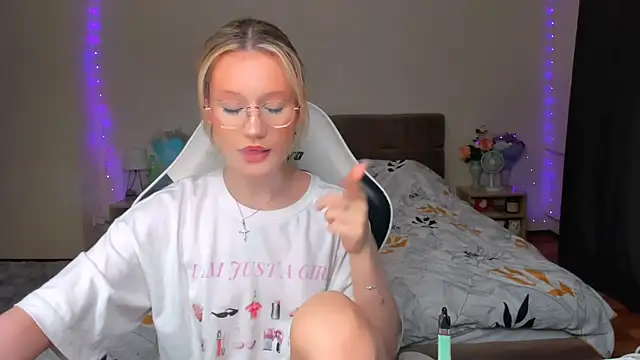 DearLia online show from September 2025 08:12:02 PM