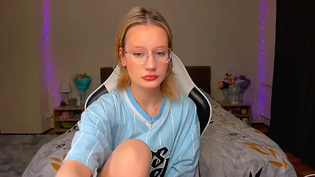 DearLia online show from September 2025 08:14:01 PM