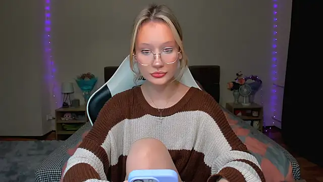 DearLia online show from October 2025 07:00:01 PM