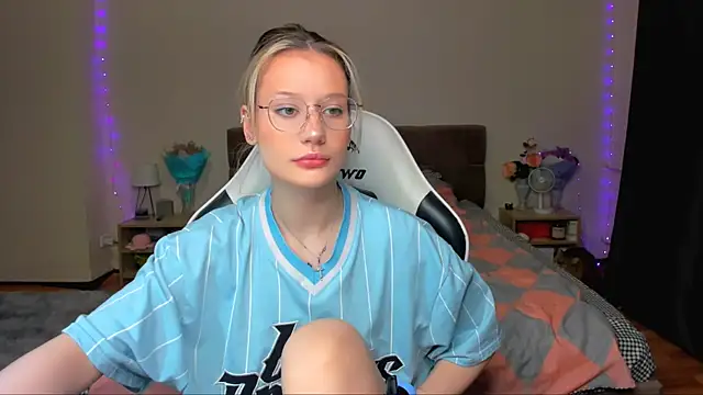 DearLia online show from October 2025 09:48:01 PM