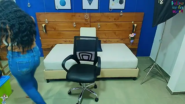 dahiana spark online show from December 2025 08:07:02 PM