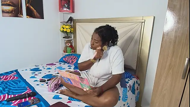 alanavega11 online show from December 2024 12:55:01 PM