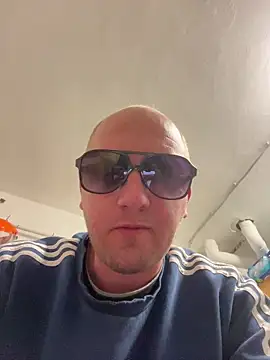 Snapshot of paul_daniel chatting on December 2025 06:45:02 PM paul daniel online show from December 2025 06:45:02 PM