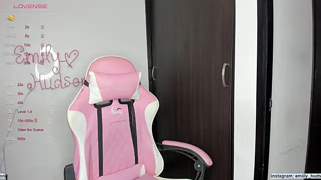 emily huddson  online show from December 2024 05:22:02 PM