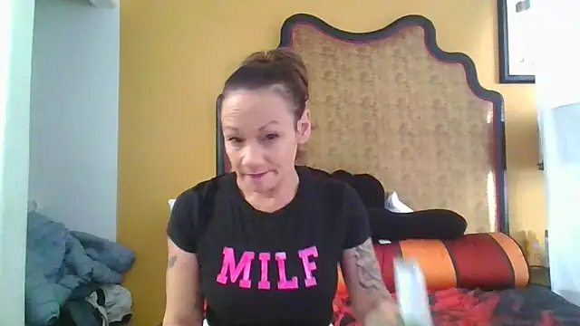 Snapshot of ALLURET4U chatting on December 2024 08:18:01 PM ALLURET4U online show from December 2024 08:18:01 PM