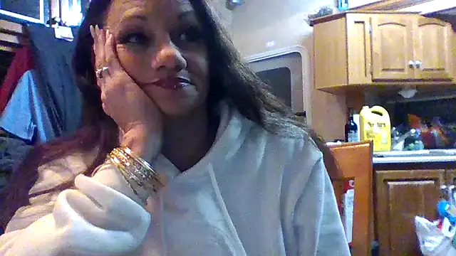 Snapshot of ALLURET4U chatting on March 2025 03:13:01 AM ALLURET4U online show from March 2025 03:13:01 AM
