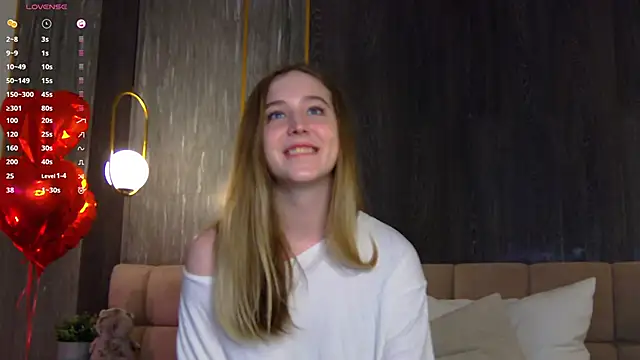 LoraineLuff online show from March 2025 02:04:02 PM