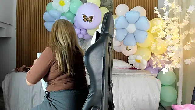 Danna topless online show from April 2026 12:05:02 PM