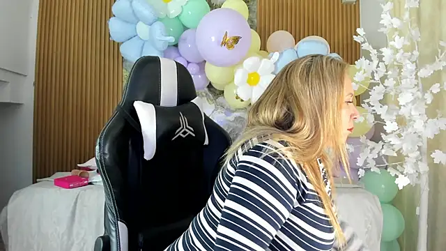 Danna topless online show from April 2026 11:59:01 AM