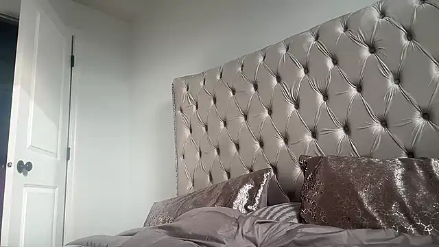 Snapshot of londonsfantasy chatting on April 2026 01:16:01 PM londonsfantasy online show from April 2026 01:16:01 PM