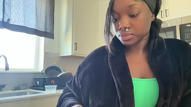 Snapshot of londonsfantasy chatting on April 2026 07:18:02 PM londonsfantasy online show from April 2026 07:18:02 PM