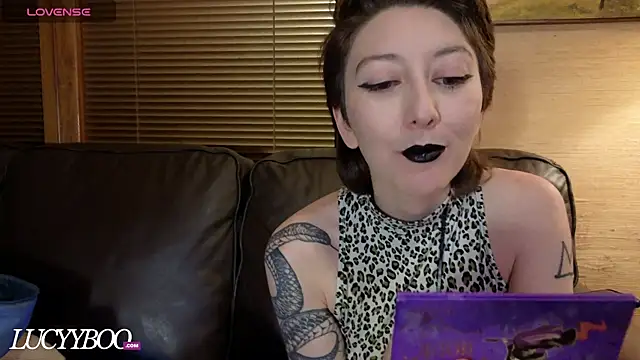 lovelylucyy online show from January 2026 12:46:02 AM