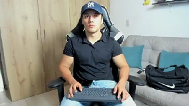 julian wallace online show from April 2026 03:46:02 PM