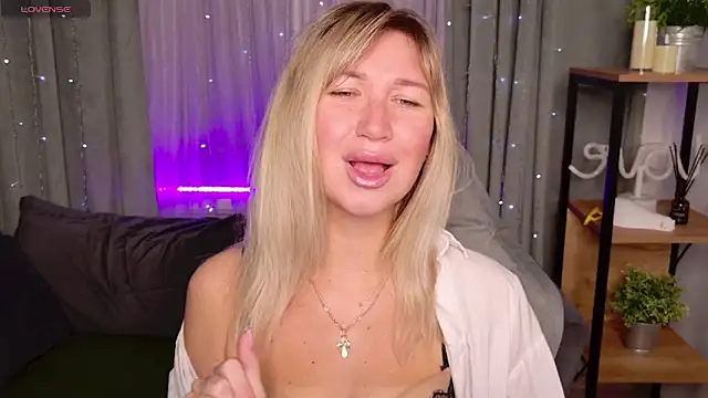 MilaBott online show from September 2025 08:20:02 PM