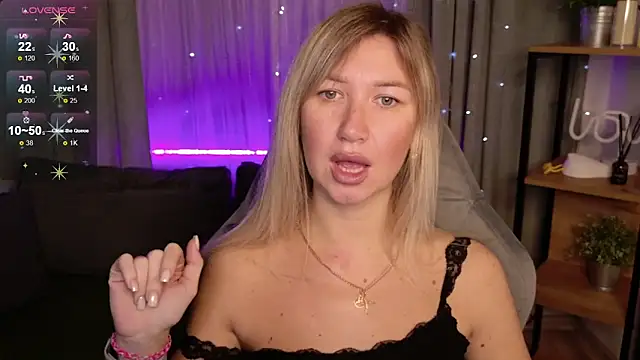 MilaBott online show from October 2025 08:17:01 PM