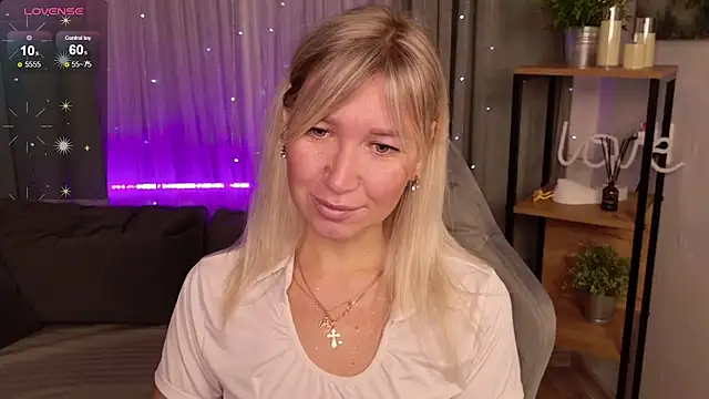 MilaBott online show from October 2025 07:47:02 PM