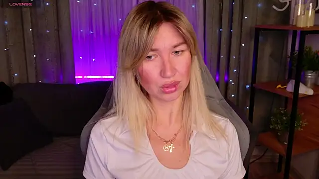 MilaBott online show from February 2026 07:12:01 PM