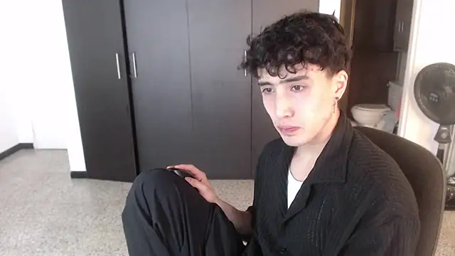 gojo satoru 18 online show from February 2025 12:13:01 PM