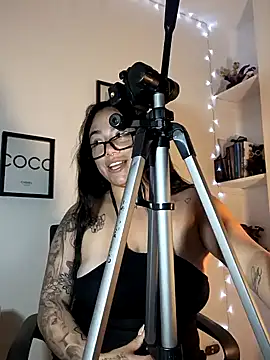 helena smith online show from February 2025 10:37:02 AM