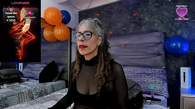 Bella Evans  online show from October 2025 06:53:01 PM