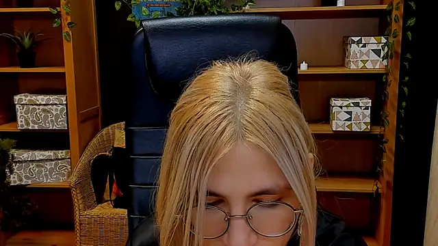 Moon13152 online show from December 2024 10:17:01 PM