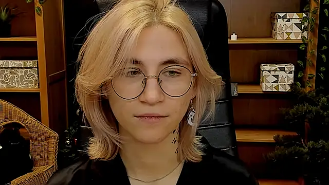 Moon13152 online show from December 2024 01:48:02 AM